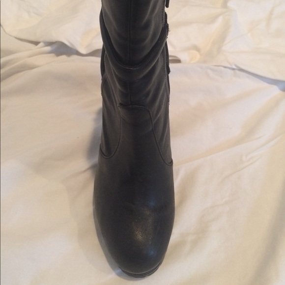 Platform Colorblock Boots - Picture 2 of 4